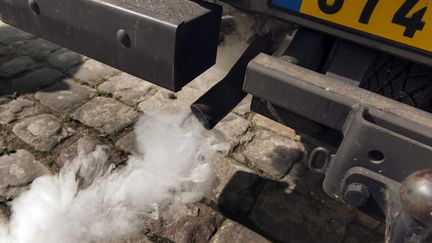 Un&nbsp; pic de pollution aux particules fines dans plusieurs grandes villes fran&ccedil;aises a eu liue le 14 mars 2014. (LIONEL BONAVENTURE / AFP)