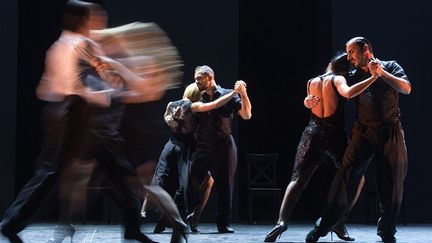 Sidi Larbi Cherkaoui recréé l'ambiance d'une "Milonga" avec douze danseurs de tango 
 (DPA/MAXPPP)