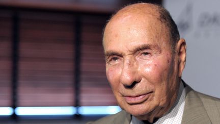 Le s&eacute;nateur UMP de l'Essonne et patron du groupe d'a&eacute;ronautique Serge Dassault, &agrave; Saint-Cloud (Hauts-de-Seine), le 14 juin 2013. (ERIC PIERMONT / AFP)