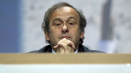 Michel Platini dans l'impasse... (SEBASTIAN DERUNGS / AFP)