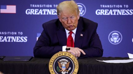 Donald Trump faisant la moue, lors d'une réunion sur l'économie&nbsp;de la pêche, à Bangor dans le Maine le 5 juin 2020. (TOM BRENNER / REUTERS)