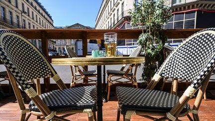 La terrasse d'un restaurant à Paris, le 7 mai 2021. (BERTRAND GUAY / AFP)