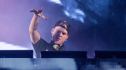 Le DJ suèdeois Avicii lors d'un concert à Stockholm (Suède), le 12 juin 2015. (CHRISTINE OLSSON / TT NEWS AGENCY / AFP)