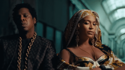 Beyonce et Jay-Z dans le clip Apeshit, tourné au Musée du Louvre
