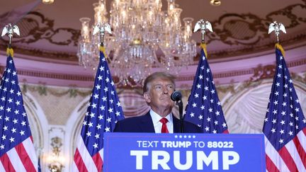 L'ancien président américain Donald Trump dans sa résidence de Mar-a-Lago, en Floride, le 15 novembre 2022. (JOE RAEDLE / GETTY IMAGES NORTH AMERICA / AFP)