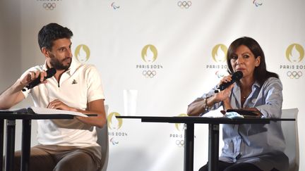 À deux jours de la passation du drapeau paralympique, Tony Estanguet et Anne Hidalgo se projettent vers Paris 2024. (Hortense Leblanc)