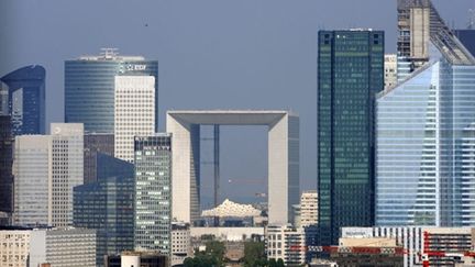 Inaccessible depuis avril 2009, le toit de la Grande Arche de la Défense est définitivement fermé au public. (AFP - MIGUEL MEDINA.)