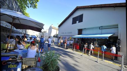 Situé à proximité du Rhône et des remparts avignonnais, le "Théâtre des Lucioles" est devenu un lieu incontournable du Festival Off.
 (Vincent Damourette pour Culturebox)