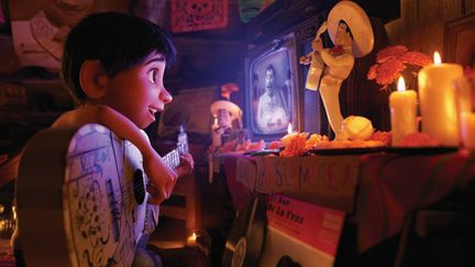 Miguel, le petit héros de "Coco", avec sa guitare
 (2017 Disney.Pixar. All Rights Reserved)