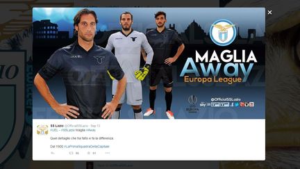 Capture d'&eacute;cran du compte twitter de la Lazio de Rome, pr&eacute;sentant son maillot "ext&eacute;rieur" en coupe d'Europe, dont la couleur noire fait pol&eacute;mique. (SS LAZIO / TWITTER)