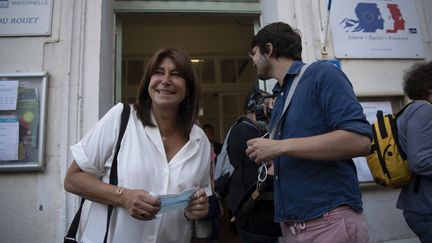Michèle Rubirola,&nbsp;candidate du Printemps marseillais, une liste d'union de la gauche, à sa sortie d'un bureau de vote à Marseille, pour le second tour des municipales, le 28 juin 2020. (CHRISTOPHE SIMON / AFP)