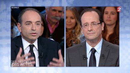 Jean-Fran&ccedil;ois Cop&eacute; et Fran&ccedil;ois Hollande sur le plateau de "Des paroles et des actes", le 15 mars 2012. (FRANCE 2)