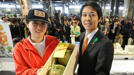 10.000 euros une paire de melons lors d'une vente aux enchères en 2012 à Sapporo (DR)