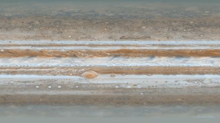 Elle a saisi des détails incroyables de l'atmopshère de Jupiter. Sur cette photo qui compile des clichés pris entre le 11 et 12 décembre 2000, on voit notamment la grande tâche rouge de Jupiter, un anticyclone géant de 16 350 km de diamètre, soit 1,3 fois celui de la Terre. (NASA / JPL / SPACE SCIENCE INSTITUTE)