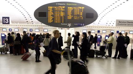 L'a&eacute;roport de Roissy, en r&eacute;gion parisienne, lors de la gr&egrave;ve des h&ocirc;tesses et stewards d'Air France,&nbsp;le 28 octobre 2011. (AUBOIROUX / MAXPPP)