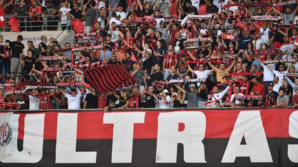 Les supporters de l'OGC Nice lors du match de Ligue 1 Nice - PSG au stade Allianz Riviera,&nbsp; le 29 septembre 2018. (YANN COATSALIOU / AFP)