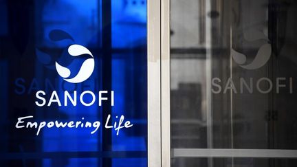 Le siège du laboratoire Sanofi à Paris, le 27 mars 2020. (FRANCK FIFE / AFP)