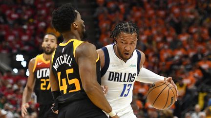 Jalen Brunson des Mavericks de Dallas&nbsp;a&nbsp;porté son équipe face aux Jazz&nbsp;de l'Utah, le 21 avril 2022. (ALEX GOODLETT / GETTY IMAGES NORTH AMERICA)