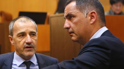 Jean-Guy Talamoni (à gauche), président de l'Assemblée de Corse, et Gilles Simeoni (à droite), président du Conseil exécutif de Corse, le 2 février 2018. (PASCAL POCHARD-CASABIANCA / AFP)