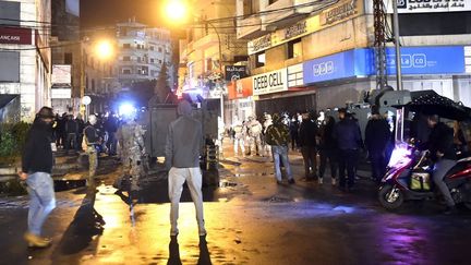 Des manifestants contestent le confinement à Tripoli au Liban, le 29 janvier 2021. (HUSSAM SHBARO / ANADOLU AGENCY / AFP)