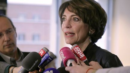 La ministre de la Santé, Marisol Touraine, a averti que le bilan de l'épidémie de grippe serait "probablement lourd", appelant à reporter les opérations non urgentes pour désengorger les services hospitaliers.