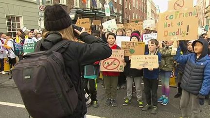 Des jeunes se mobilisent pour le climat. (France 2)