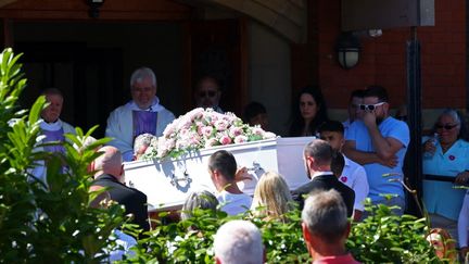 The funeral of a nine-year-old girl killed in a knife attack that sparked a week of far-right riots in the United Kingdom was held in Southport, England, on August 11, 2024. (ANNABEL LEE-ELLIS / AFP)