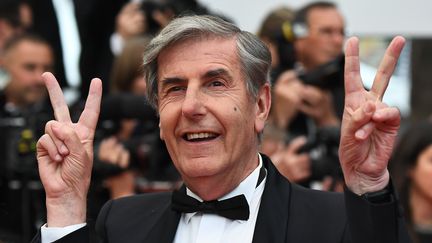 L'acteur Bernard Ménez monte les marches du palais des Festivals de Cannes (Alpes-Maritimes), le 14 mai 2018. (ANNE-CHRISTINE POUJOULAT / AFP)