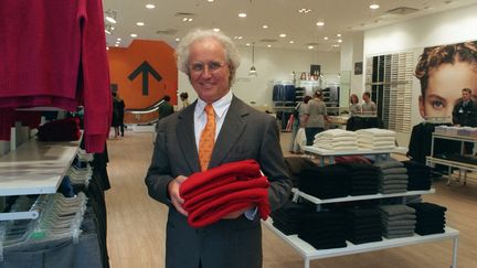 Luciano Benetton dans un de ses magasins en 1999
 (WOLFGANG WEIHS / DPA)