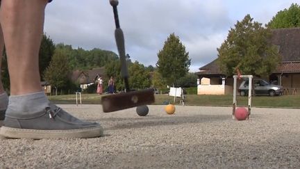 À Auriac-du-Périgord, en Dordogne, il y a deux choses à voir : la très jolie église et l’Auriac Jacquou Croquet Club, un&nbsp;club de croquet&nbsp;qui a investi depuis treize ans un ancien terrain de pétanque.&nbsp; (France 3)