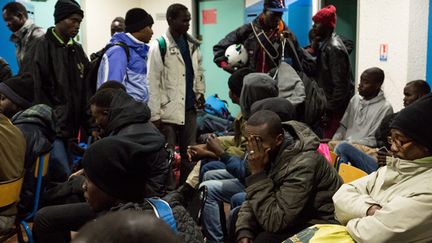 &nbsp; (Des migrants transférés de Calais à Villeurbanne en octobre 2015, dans l'attente du traitement des dossiers © MaxPPP)