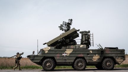 Photo d'illustration d'un système antimissile anti-aérien près de Sloviansk, dans l'est de l'Ukraine, le 11 mai 2022, (YASUYOSHI CHIBA / AFP)