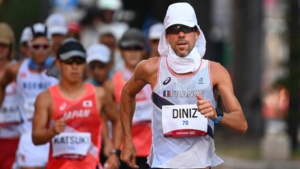 Yohann Diniz n'a pas réussi à aller au bout de son rêve olympique sur le 50 km marche, le 6 août à Tokyo.&nbsp; (CHARLY TRIBALLEAU / AFP)