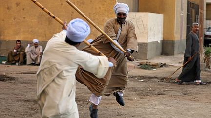 jeunes et âgés, majoritairement issus des communautés saeedy de Haute-Egypte. (…) Les règles du jeu reposent sur des valeurs telles que le respect mutuel, l’amitié, le courage, la force, la courtoisie et la fierté», explique l’Unesco. (Mohamed Abd El Ghany / Reuters)