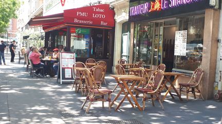 Terrasses à Paris, le 2 juin 2020. (STÉPHANIE BERLU / FRANCE-INFO)