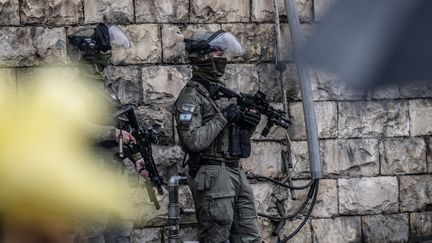 Les forces israéliennes patrouillent à Jérusalem-Est, le 12 janvier 2024. (MOSTAFA ALKHAROUF / ANADOLU / AFP)