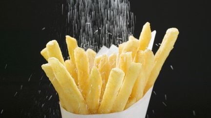 Des frites saupoudrées de sel.  (FOODCOLLECTION GESMBH/FOODCOLLECTION)