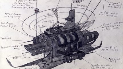 Sur les conseils d’André Magnin fasciné par son talent et la découverte de ses petits carnets représentant les schémas de machines et d’objets volants mystérieux, il lui conseille alors de dessiner encore plus, toutes les choses qu’il a dans la tête, "même les plus dingues !" Cité par "Le Point", le galeriste raconte&nbsp;: "J’avais sous les yeux une incroyable succession de plans et de projections, avec des pages de calculs, des notes et des formules. J’en ai montré à un ami ingénieur qui m’a confirmé la véracité de certains principes que développe Abu Bakarr."&nbsp; &nbsp; (ABU BAKARR MANSARAY, COURTESY OF THE JEAN PIGOZZI COLLECTION OF AFRICAN ART. PHOTO: MAURICE AESCHIMANN)