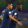 Raphaël Varane et Ibrahima Konaté, lors du match de Coupe du monde contre la Tunisie à Doha (Qatar), le 30 novembre 2022. (KIERAN MCMANUS / SIPA)