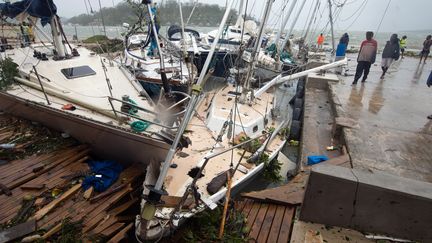 Les bateaux qui mouillaient dans le port de la capitale, Port Vila, ont &eacute;t&eacute; emport&eacute;s par la temp&ecirc;te. (UNICEF PACIFIC / AFP)