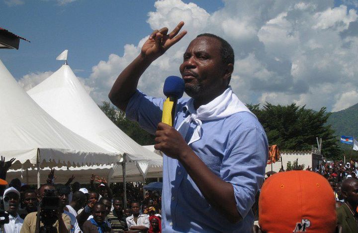 L'opposant Alexis Sinduhije lors d'un meeting de son parti (MSD) à Bujumbura le 11 Avril 2010. (Photo AFP/Esdras Ndikumana)