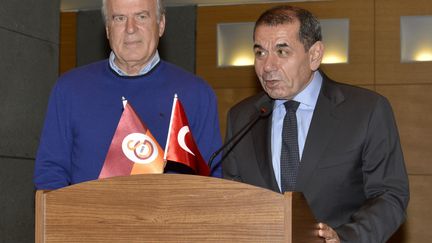 Mustafa Denizli (à gauche), nouvel entraîneur de Galatasaray (ISLAM YAKUT / ANADOLU AGENCY)