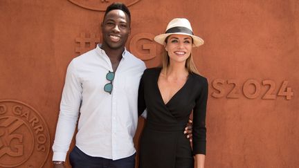 Le rugbyman&nbsp;Fulgence Ouedraogo et la comédienne Ariane Brodier à Roland Garros, à Paris, le 5 juin 2017. (DAVID NIVIERE/SIPA / DNPHOTOGRAPHY)