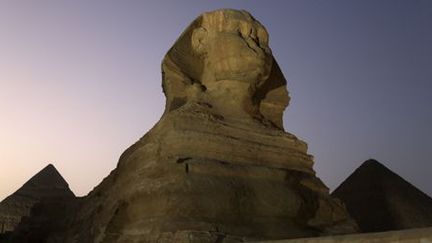 Le sphinx et les pyramides de Gizeh, près du Caire, en Egypte (photo prise le 9 novembre 2014). (REUTERS - Mohamed Abd El Ghany)