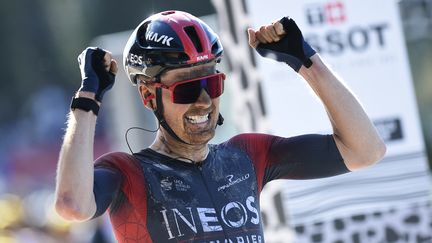 Dylan van Baarle a remporté en solitaire la 119e édition de Paris-Roubaix, le 17 avril 2022. (FRANCOIS LO PRESTI / AFP)