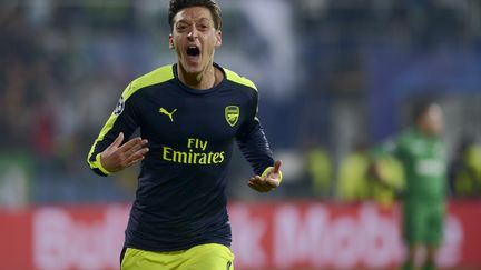 Le milieu de terrain d'Arsenal, Mesut Özil (NIKOLAY DOYCHINOV / AFP)