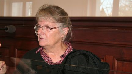  Jacqueline Sauvage dans le box des accusés, lors de son procès devant la cour d'assises&nbsp;d'appel de Blois (Loir-et-Cher), le 3 décembre 2015. (MAXPPP)