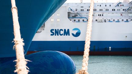 &nbsp; (Un bateau de la SNCM au port de Marseille, le 2 juin 2015 © MAXPPP)