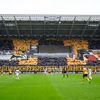 "Ni l'argent, ni les perspectives, mais le cœur et le caractère", est-il écrit sur un tifo déployé par les ultras du Dynamo Dresden, le 21 avril 2024, contre le Viktoria Cologne. (ROBERT MICHAEL / AFP)