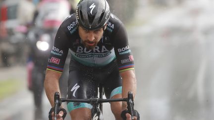 Le Slovaque Peter Sagan (Bora), au prix d'un numéro, remporte la 10e étape du Giro 2020, son premier succès sur le Tour d'Italie (LUCA BETTINI / AFP)